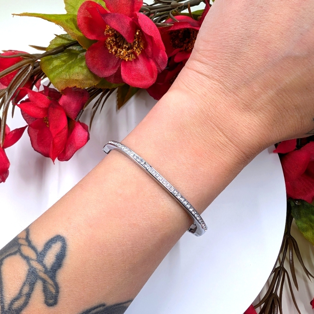 Simple and Minimalist Genuine Crystal Square Shaped Vintage Hinged Bracelet